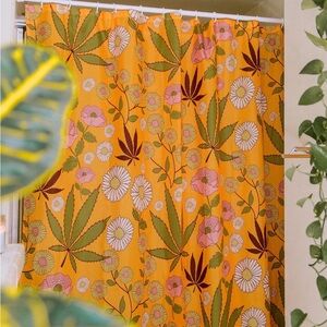 ~NWOT Sungrown
Shower Curtain~